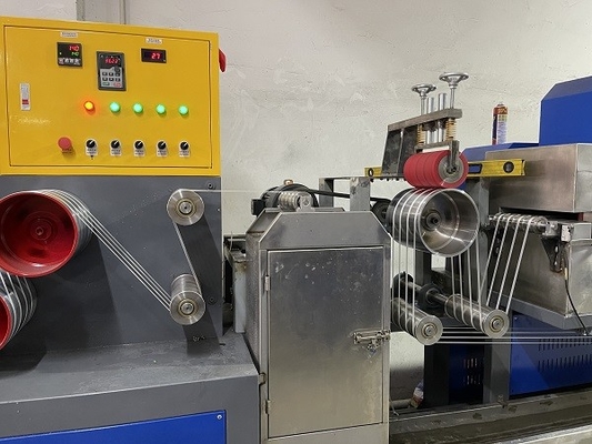 機械厚さ0.4-1.2mmを作る100%リサイクルされた物質的なPPのパッキング革紐