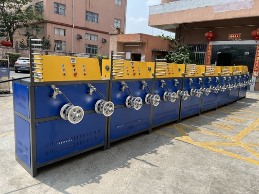 製造する機械6700Mを作るロールを紐で縛っているPLCペットPP