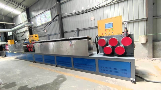 100%リサイクルされたボトルフラックス 材料 速度260m/min PETストラップ製造機 250kg/H