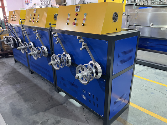 PLC パソコンタッチスクリーンPETストラップ製造機械 380V/50HZでストラップベルトを梱包する