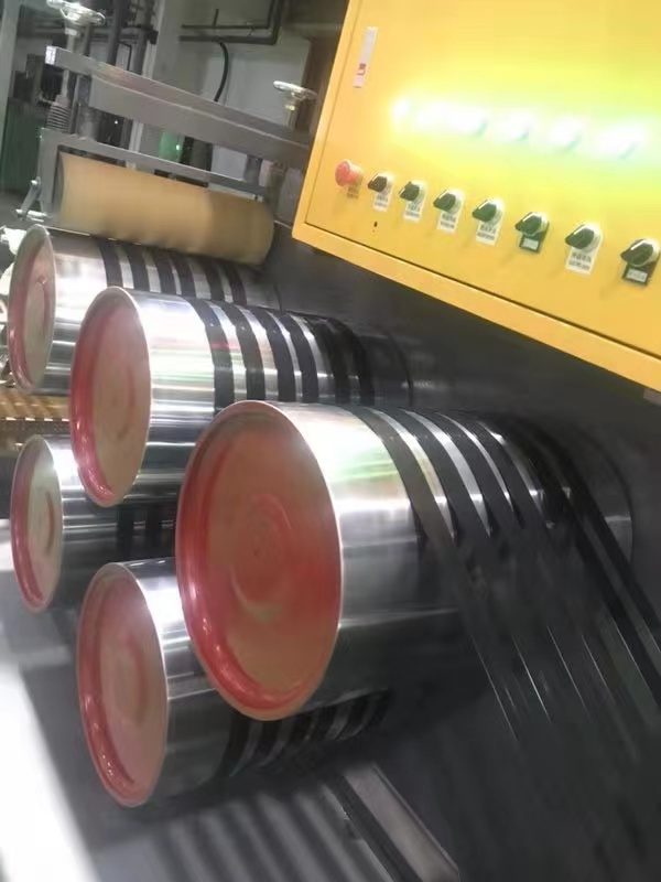 詰まる機械を作るPPのプラスチック パッキングの革紐ベルトの生産ラインを紐で縛る1